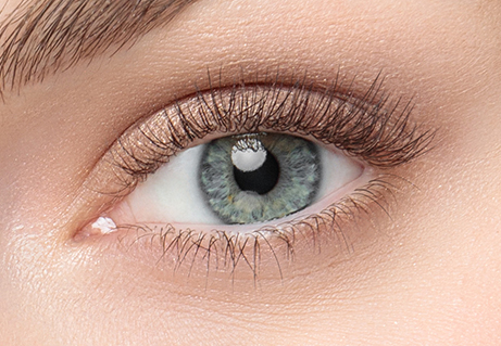 Close-up do olho com cílios longos