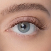 Olhos azuis e cílios de fantasia