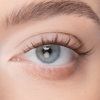 Olhos azuis e cílios glamourosos